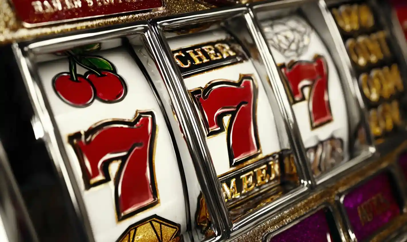 what happens if someone leaves money in a slot machine